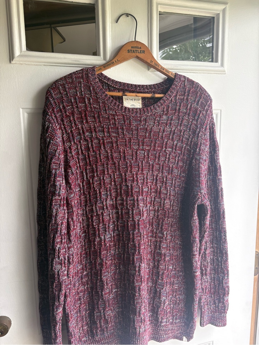 On The Byas L Burgundy Textured Crewneck Sweater 100% Cotton - Picture 2 of 6